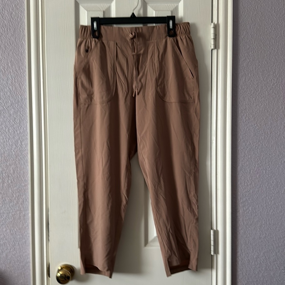 All in Motion Tan Hi-Low Pant - M Short